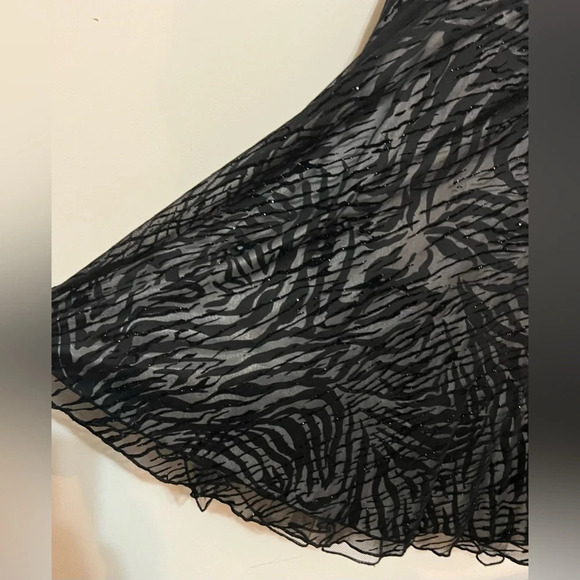 🧡 City Triangle Black Halter Zebra Dress with Glitter. - Picture 5 of 9